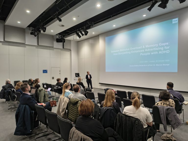 Präsentation von Viviane Dreide zur EUKO 2025 an der University of West London über Storytelling, Aufmerksamkeit und Werbewirkung bei eurodivergenten Menschen mit ADHS